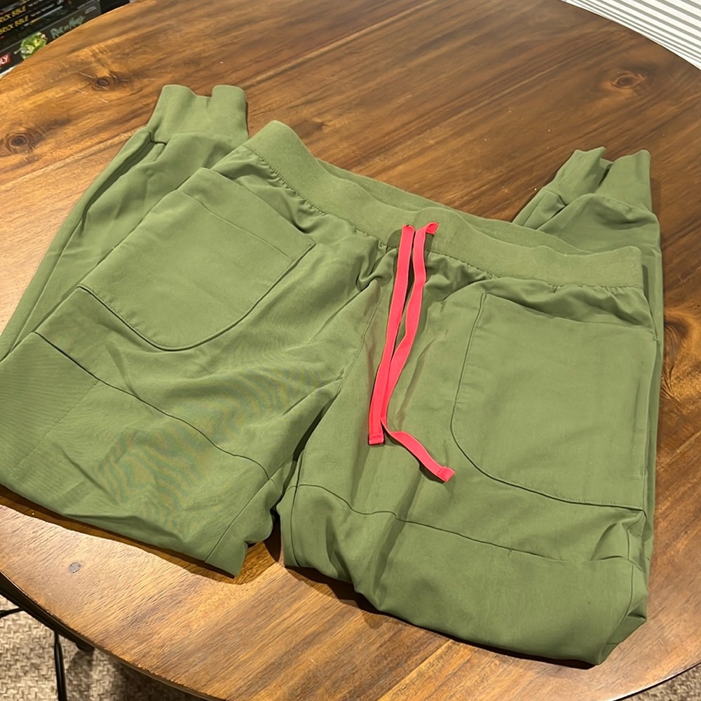 Olive, no longer sold figs size XL/T